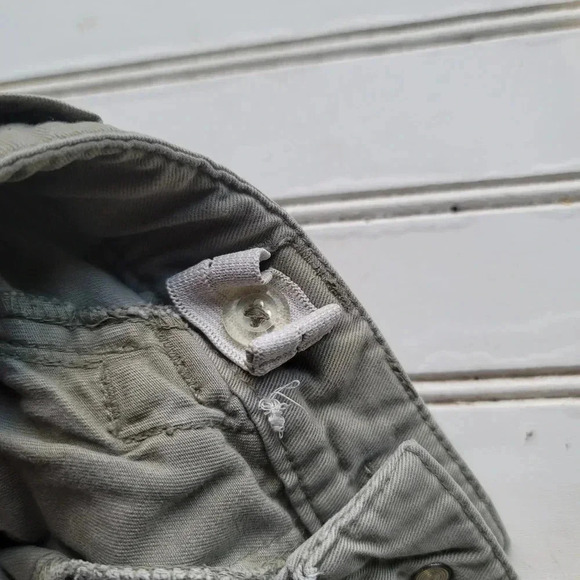 Girl 8 Old Navy Sage Green Cargo Pocket Adj. Waist Rolled Cuff Summer Shorts - Picture 4 of 8